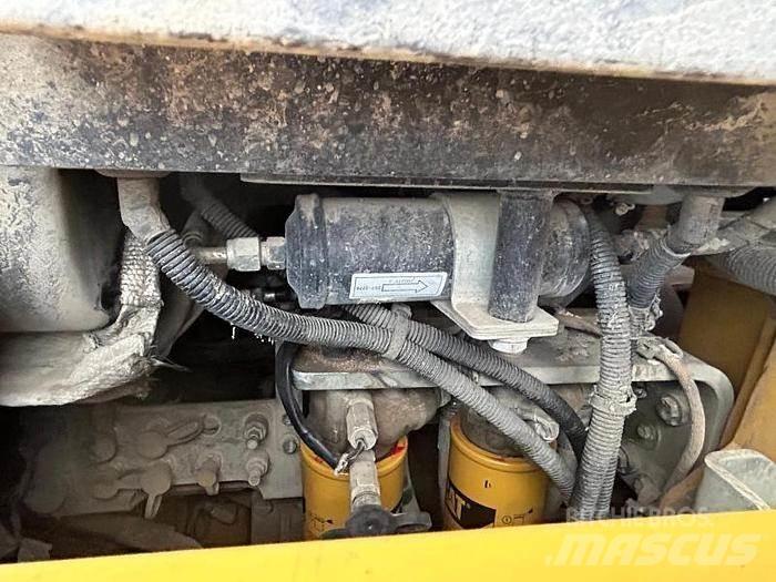 CAT 963D Фронтальные погрузчики