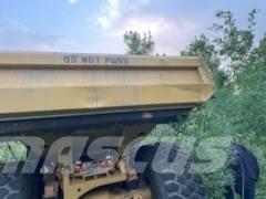 CAT 740 B Шарнирно-сочленённые самосвалы