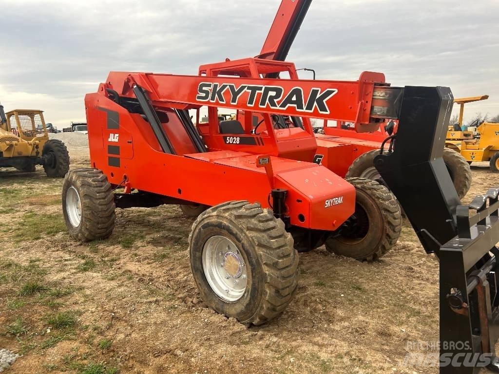 SkyTrak 5028 Телескопические погрузчики
