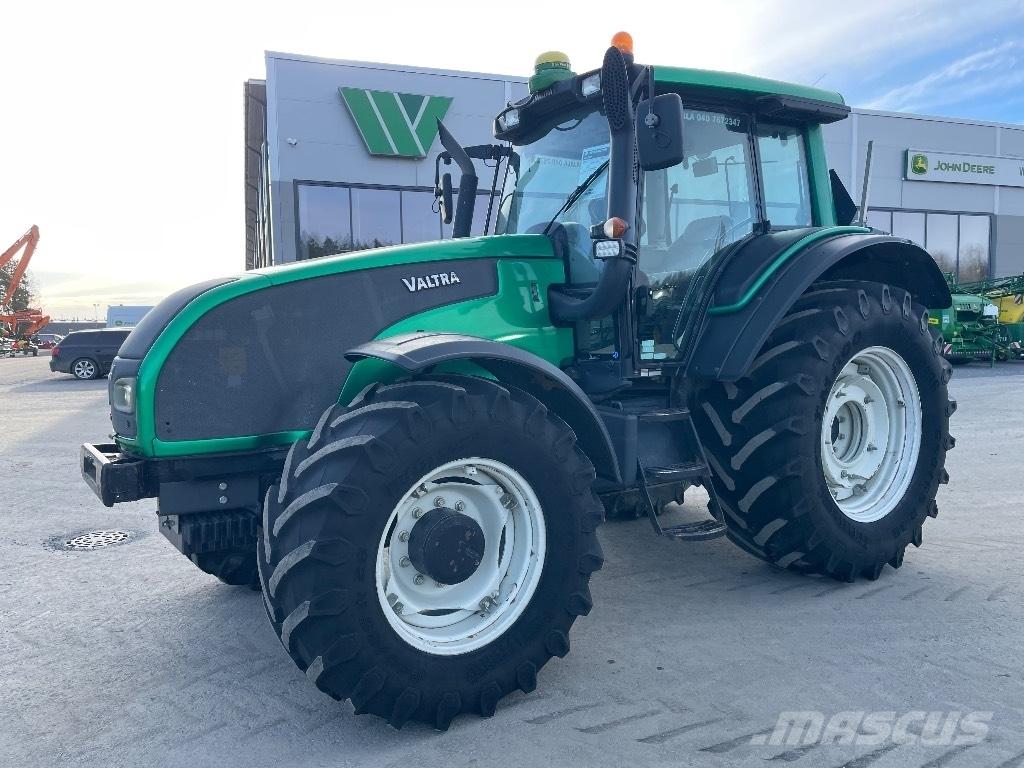 Valtra T151 Трактора