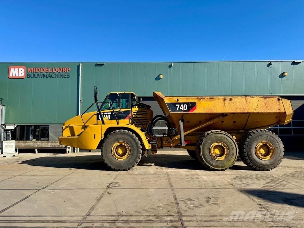 CAT 740 Шарнирно-сочленённые самосвалы