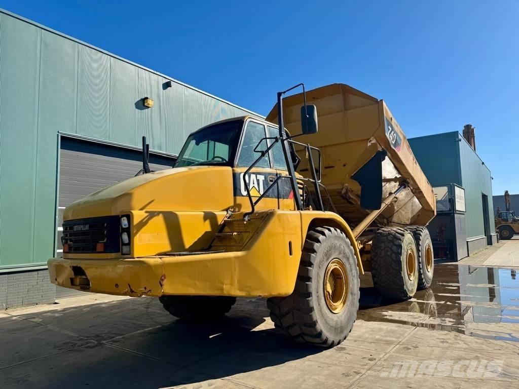 CAT 740 Шарнирно-сочленённые самосвалы