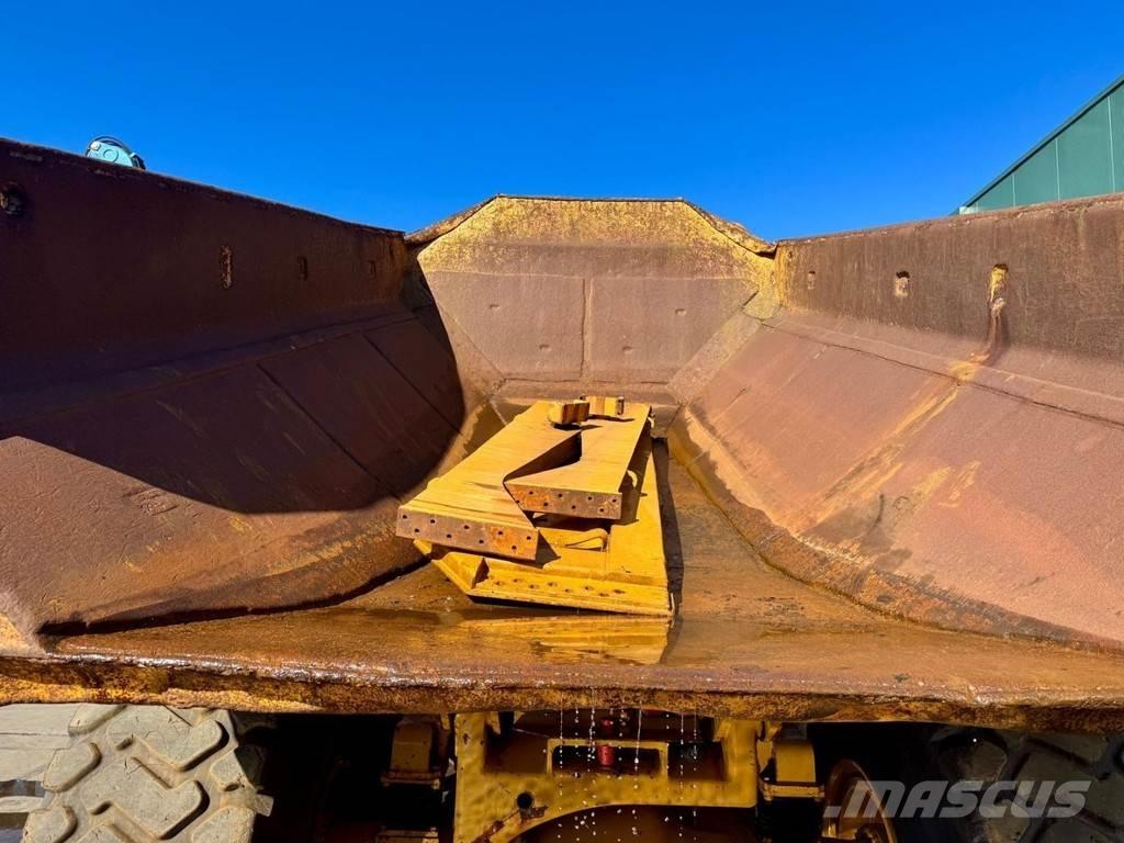 CAT 740 Шарнирно-сочленённые самосвалы