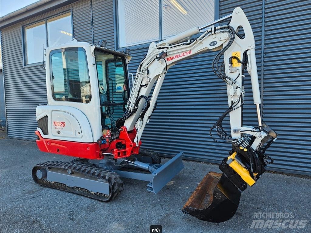 Takeuchi TB 225 Мини-экскаваторы