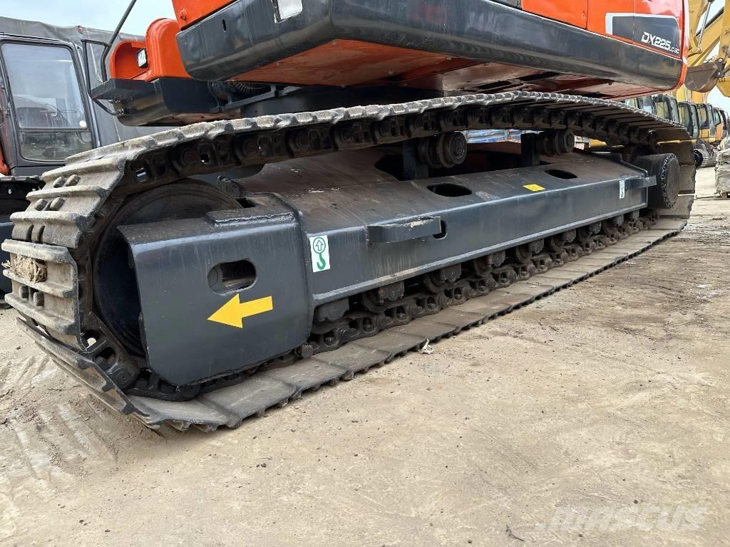 Doosan DX225LC-9C Гусеничные экскаваторы