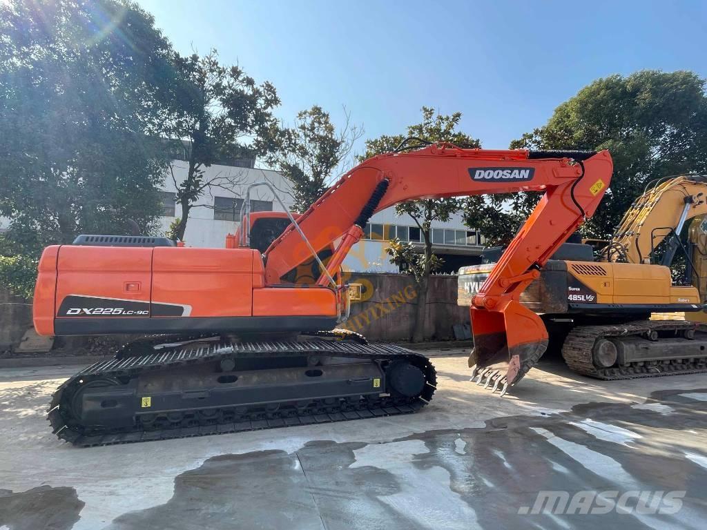 Doosan DX 225 LC Гусеничные экскаваторы