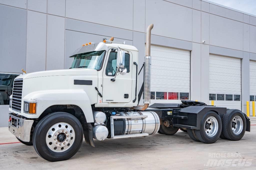 Mack Pinnacle 64T Седельные тягачи