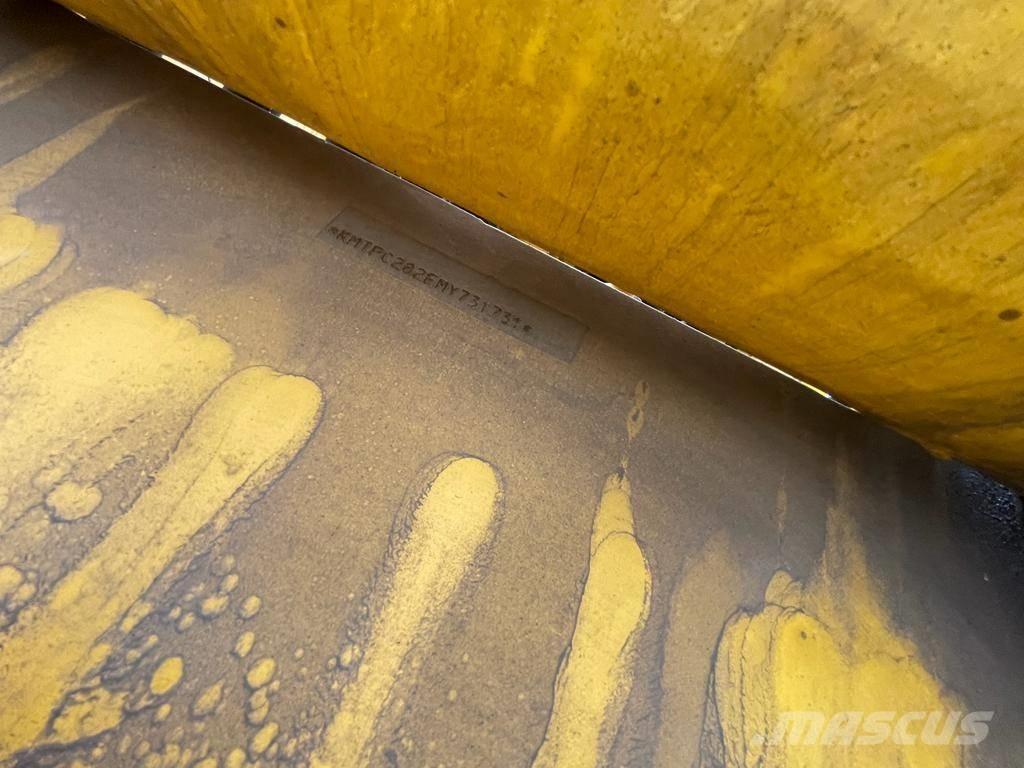 Komatsu PC210-10MO Гусеничные экскаваторы
