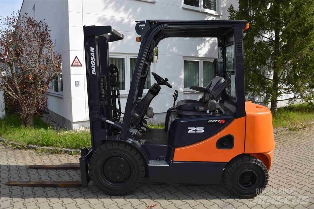 Doosan D 25 S-5 Дизельные погрузчики