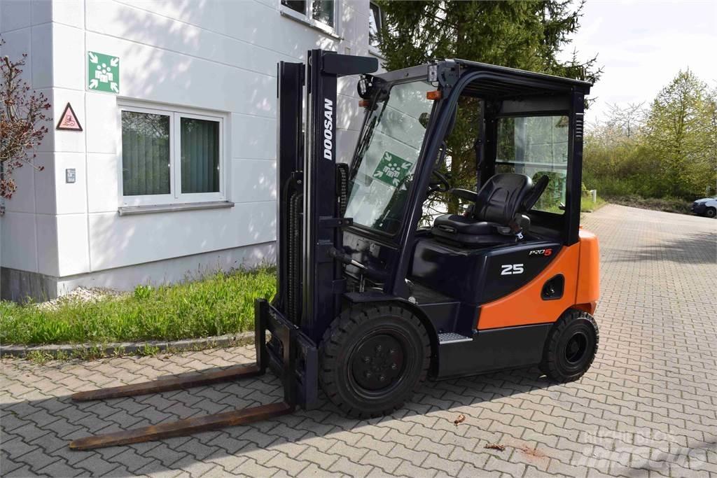 Doosan D 25 S-5 Дизельные погрузчики