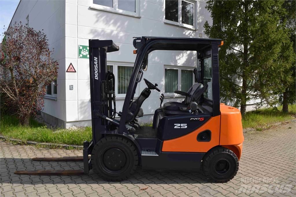 Doosan D 25 S-5 Дизельные погрузчики