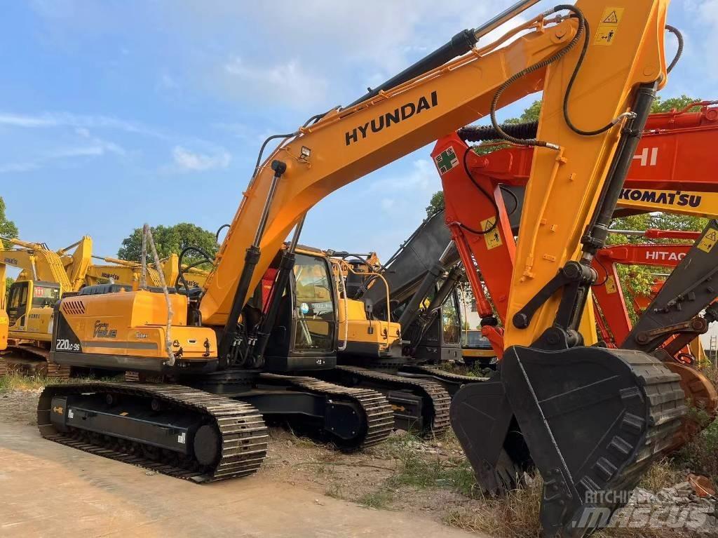 Hyundai R220LC-9S Колёсные экскаваторы