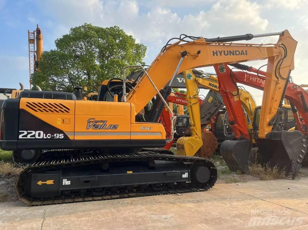 Hyundai R220LC-9S Колёсные экскаваторы