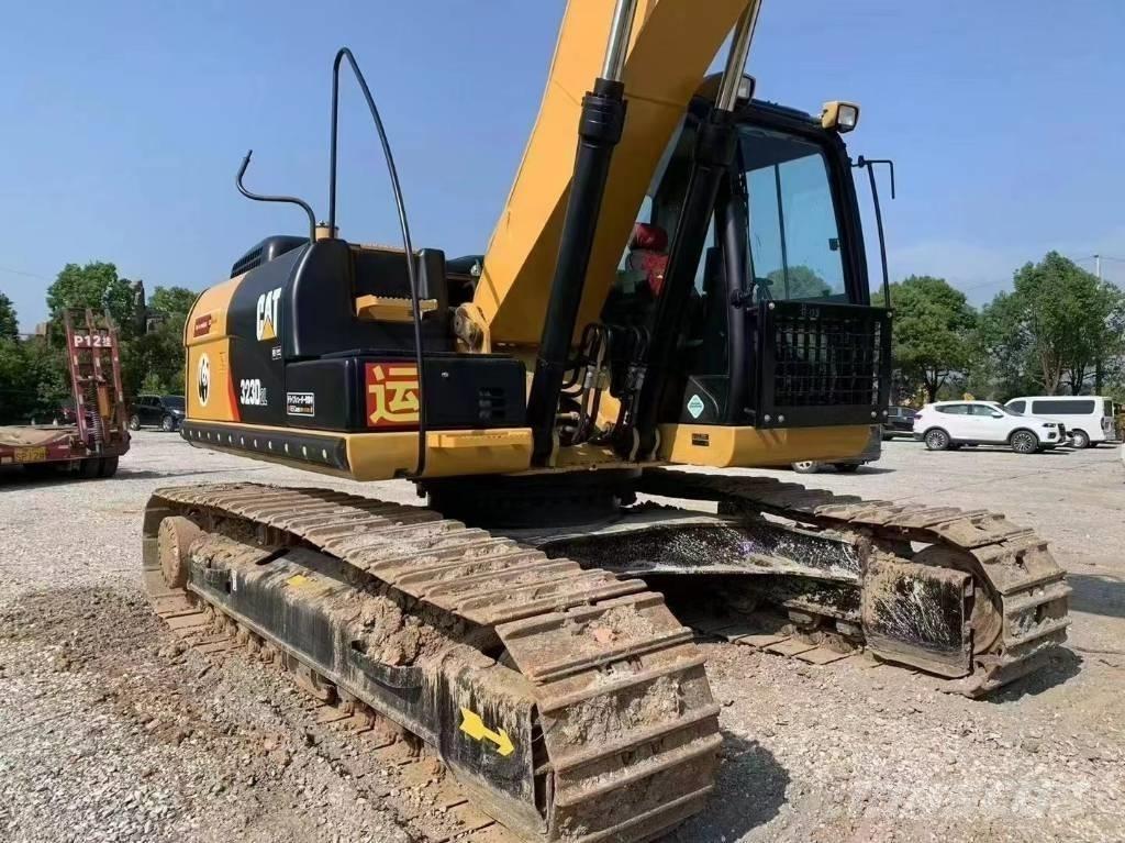 CAT 323D Гусеничные экскаваторы
