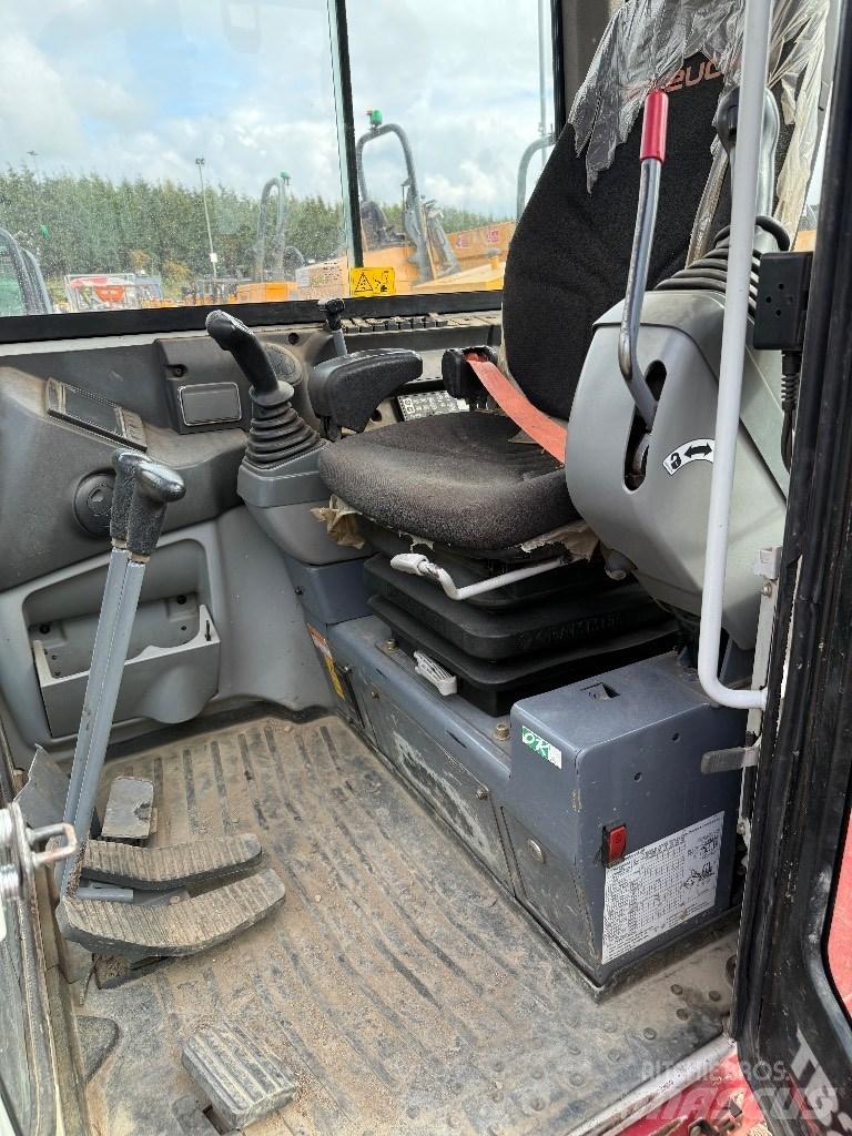 Takeuchi TB 230 Мини-экскаваторы
