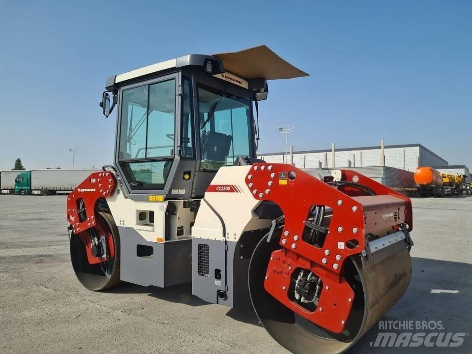 Dynapac CC2200 Катки тротуарные