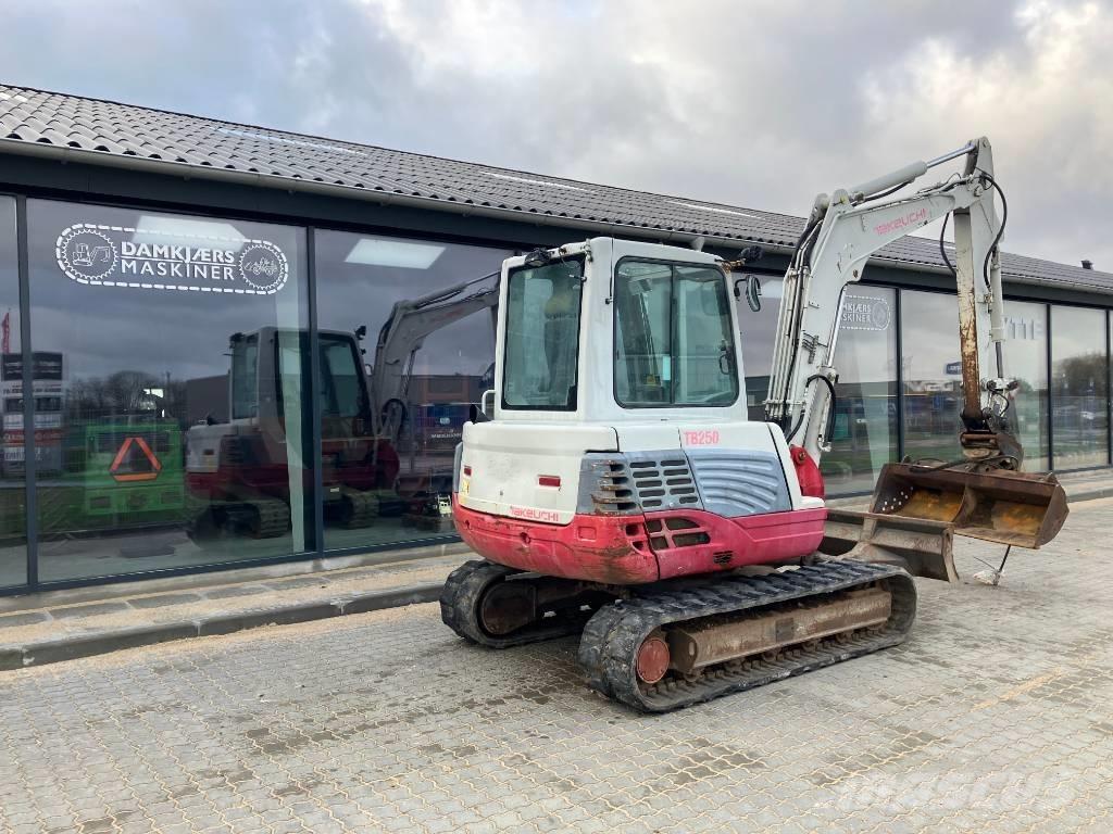 Takeuchi TB 250 Гусеничные экскаваторы