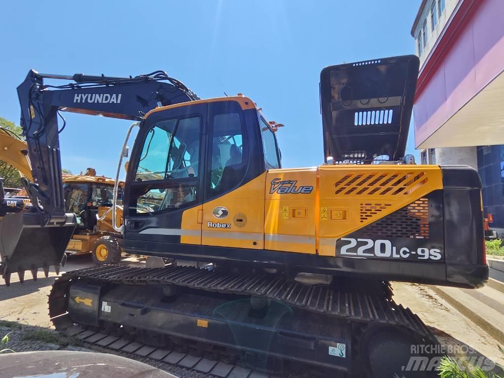 Hyundai Robex 220 LC Гусеничные экскаваторы