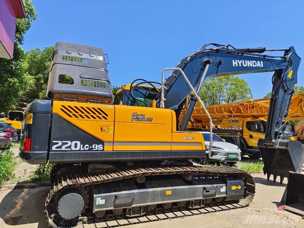 Hyundai Robex 220 LC Гусеничные экскаваторы