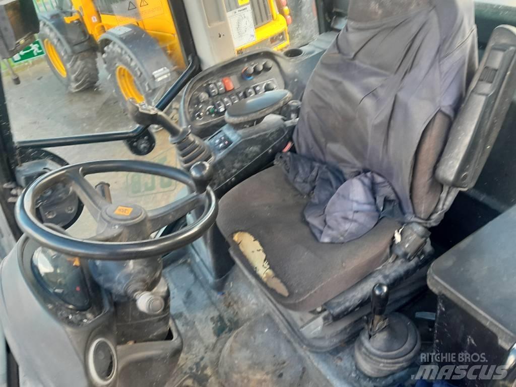 JCB TM 320 S Сельскохозяйственные телескопические погрузчики