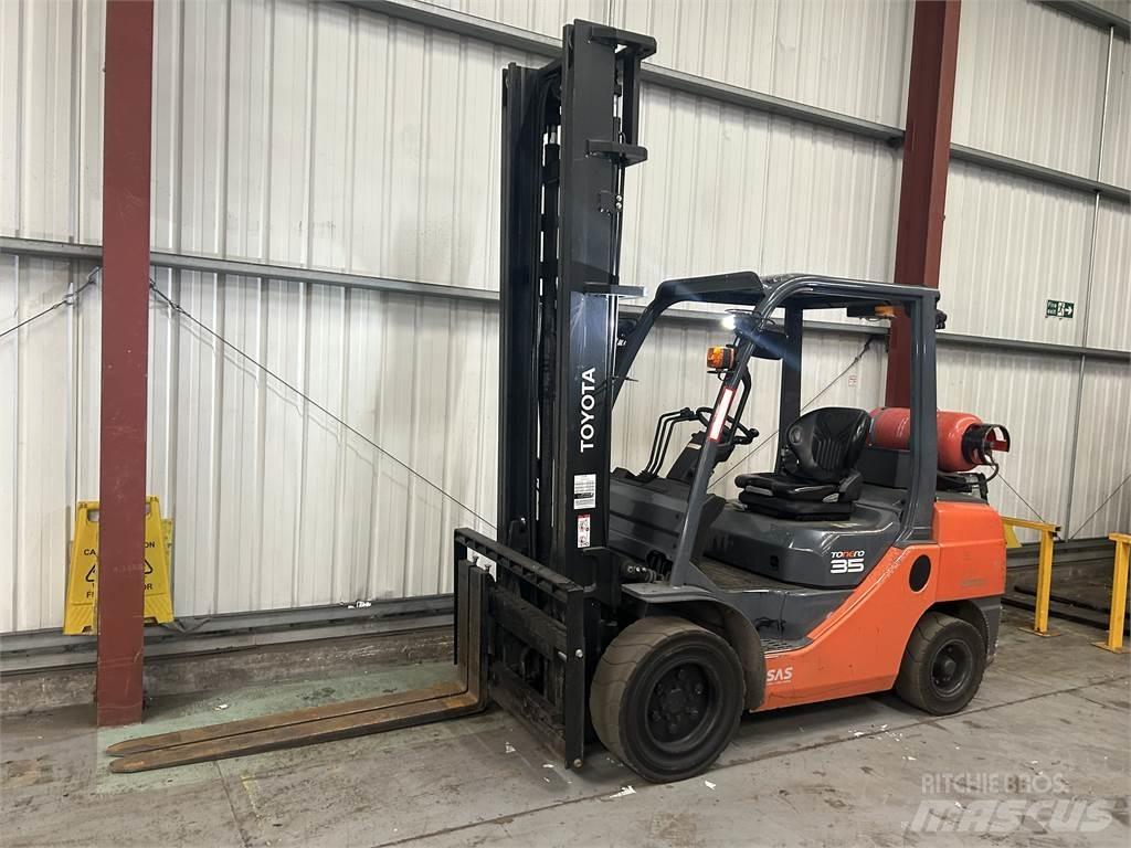 Toyota 02-8FGJF35 Газовые погрузчики