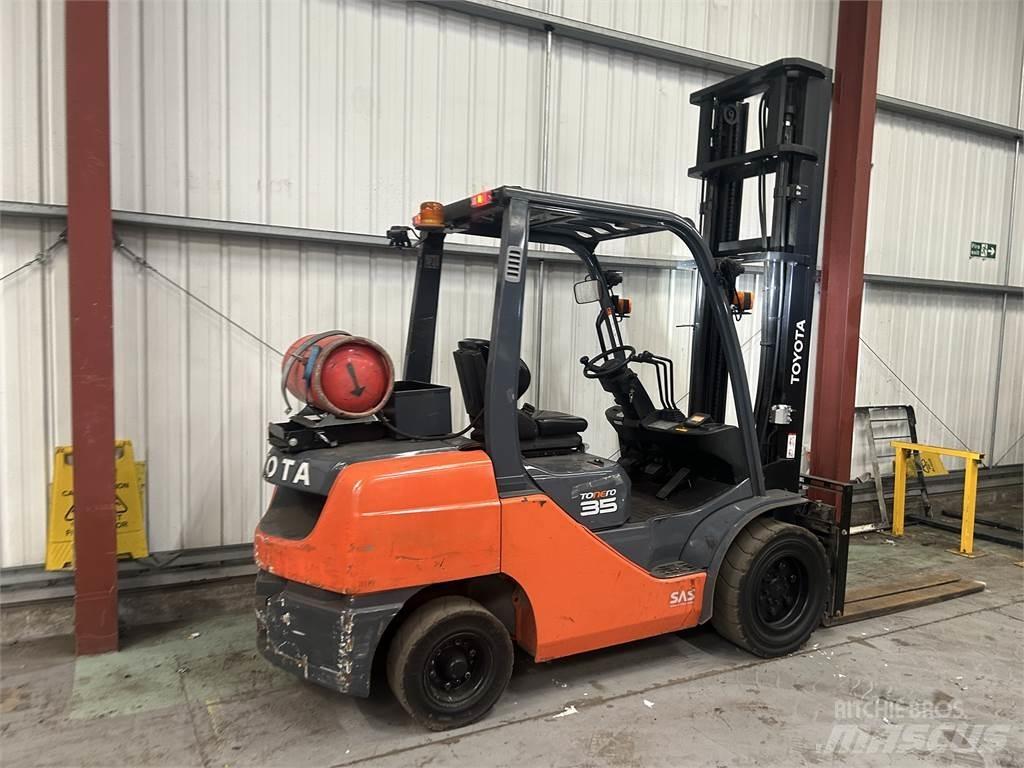 Toyota 02-8FGJF35 Газовые погрузчики