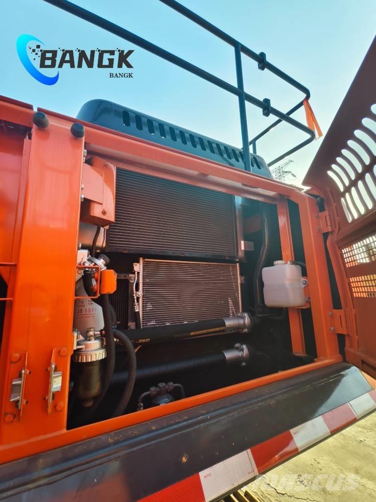 Doosan DX 300 LC Гусеничные экскаваторы