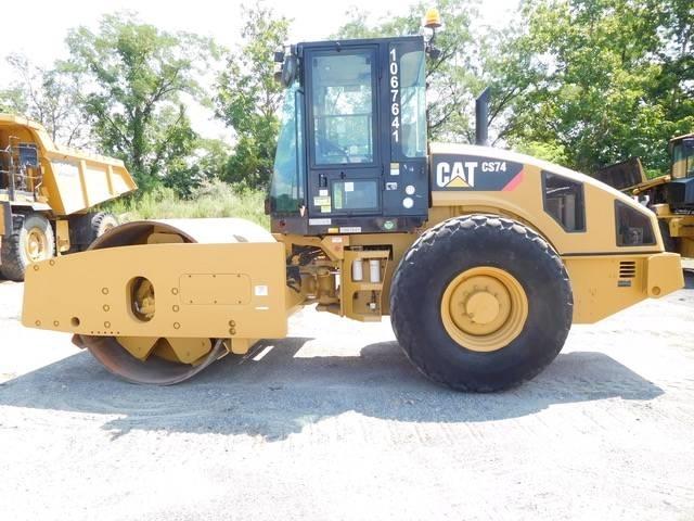 CAT CS 74 Грунтовые катки