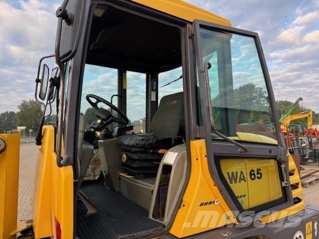 Komatsu WA 65-3 Фронтальные погрузчики
