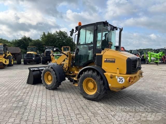 CAT 908 Фронтальные погрузчики