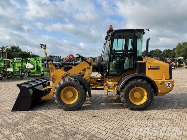 CAT 908 Фронтальные погрузчики