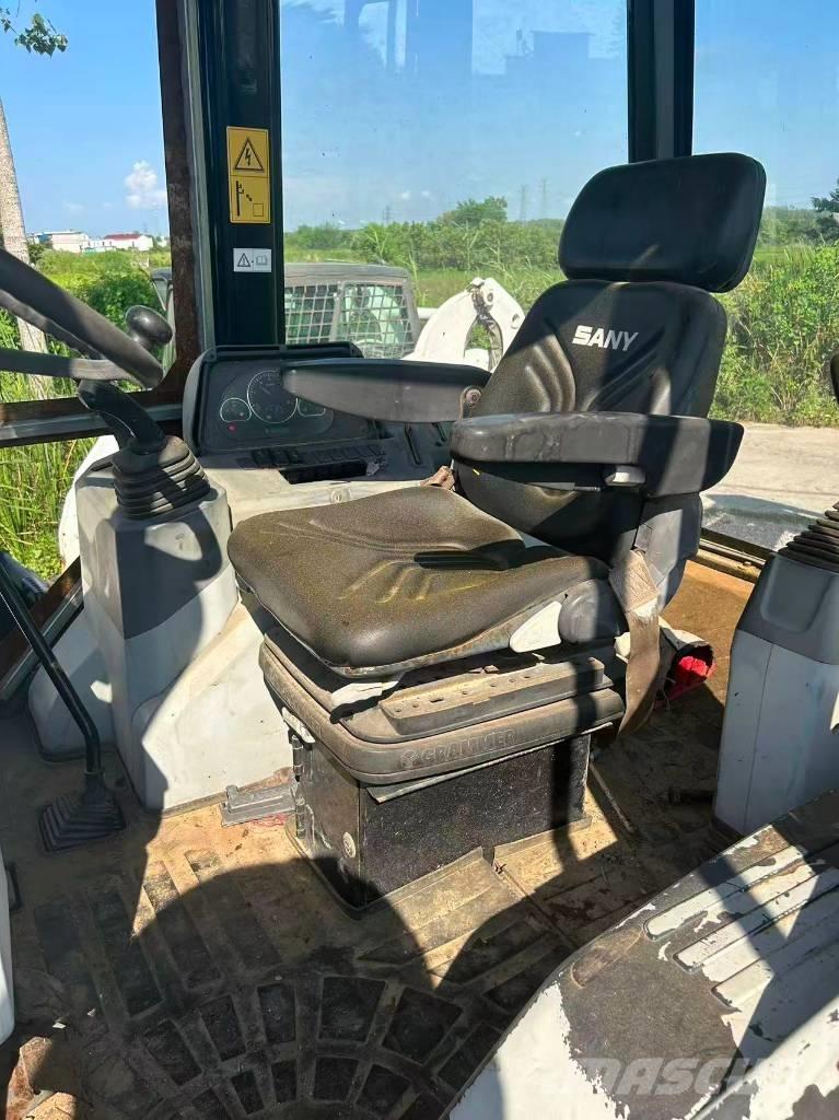 Sany BL 70 C Экскаваторы-погрузчики