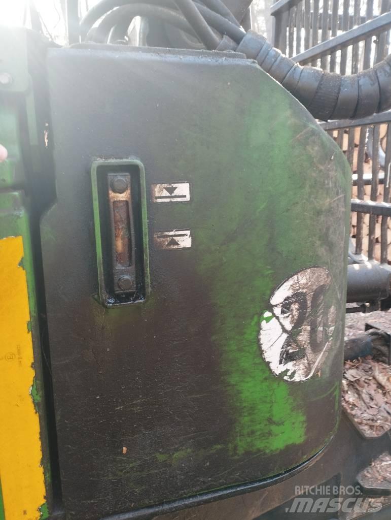 John Deere 810D Форвардеры