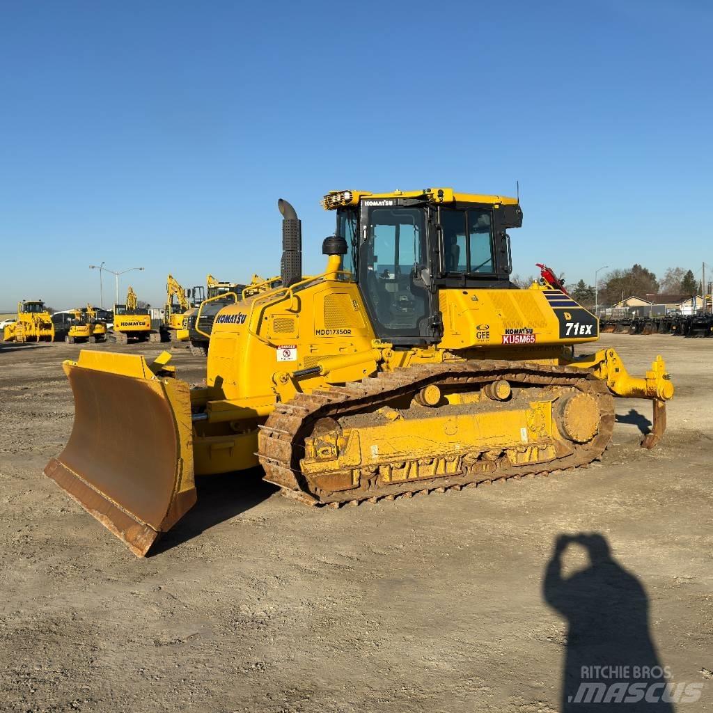 Komatsu D71EX-24 Гусеничные бульдозеры