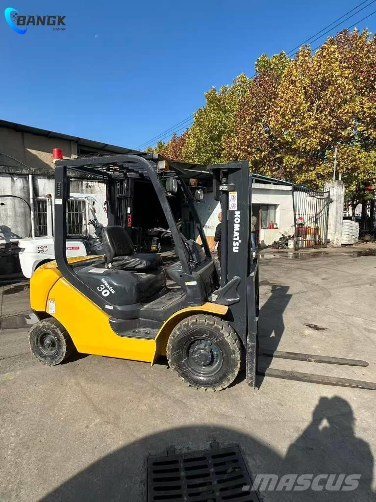 Komatsu FD 30 T-17 Дизельные погрузчики