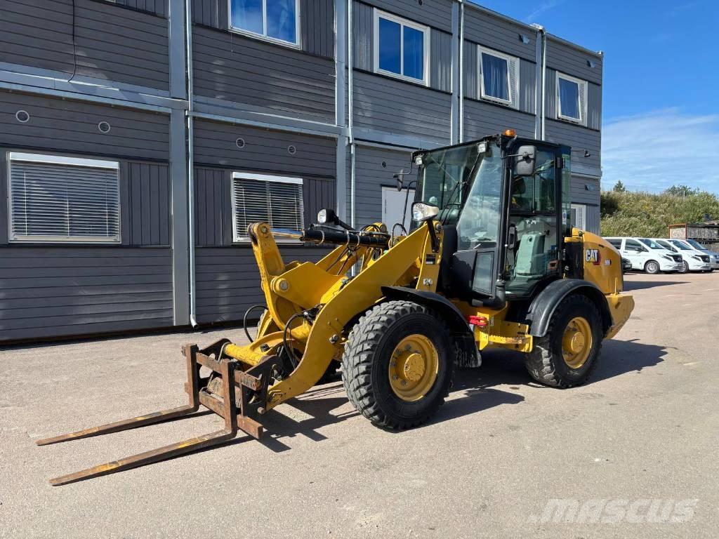 CAT 906 Фронтальные погрузчики