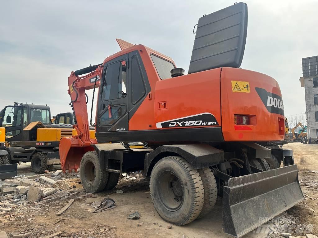 Doosan 150 Колёсные экскаваторы