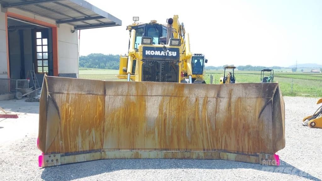 Komatsu D 65 PX-18 Гусеничные бульдозеры