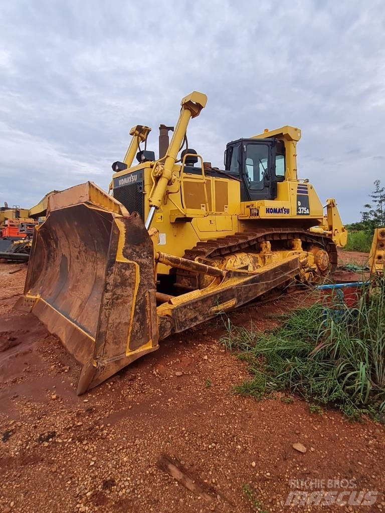 Komatsu D 375 A Гусеничные бульдозеры