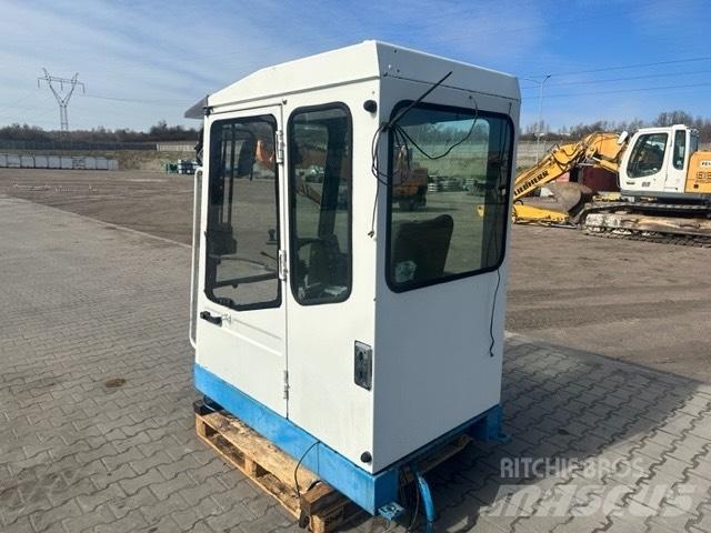 Fuchs MHL 330 Кабины и интерьер