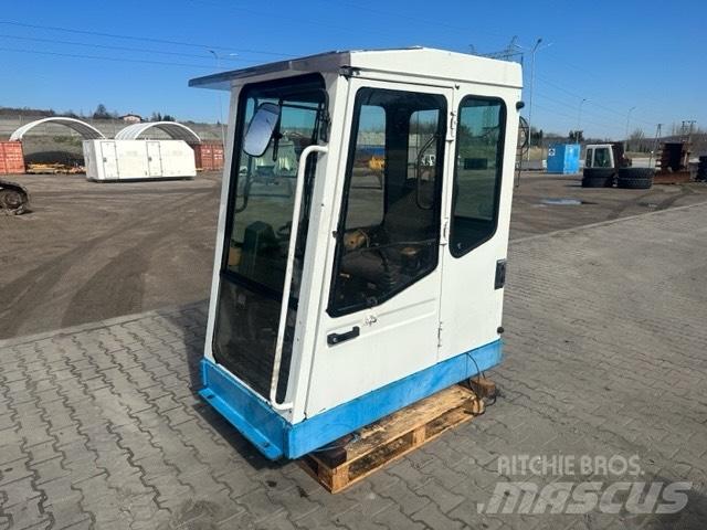 Fuchs MHL 330 Кабины и интерьер