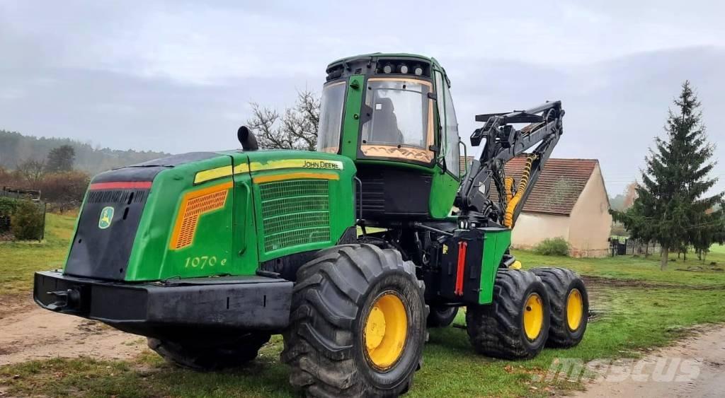 John Deere 1070 E Харвестеры