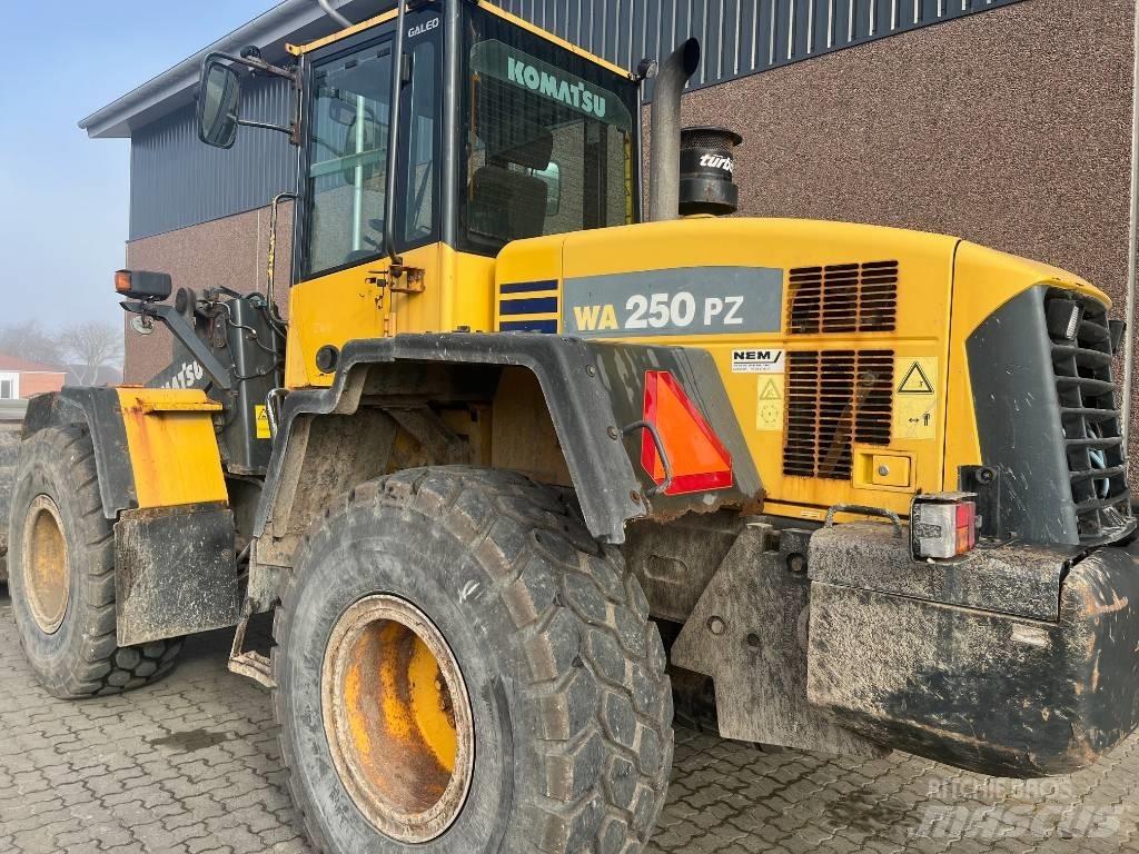 Komatsu WA 250 PZ-5 Фронтальные погрузчики