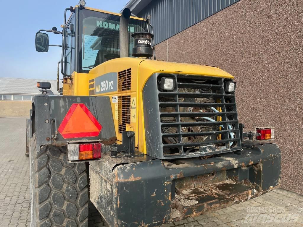 Komatsu WA 250 PZ-5 Фронтальные погрузчики