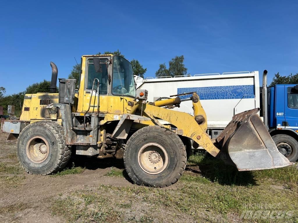 Komatsu WA 320 Фронтальные погрузчики