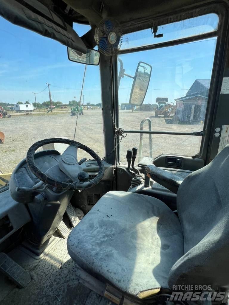 Komatsu WA 320 Фронтальные погрузчики