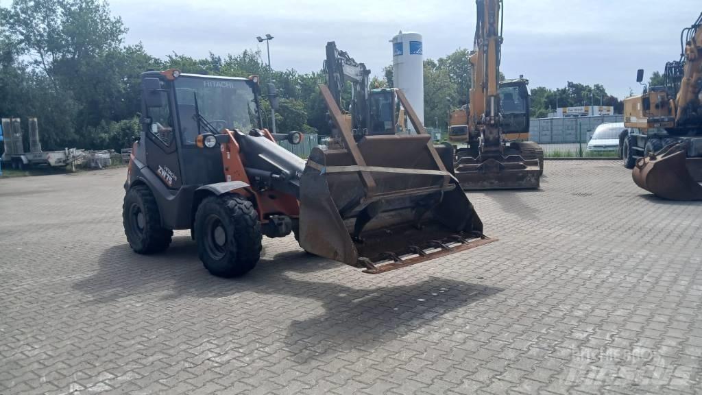 Hitachi ZW 75 Фронтальные погрузчики