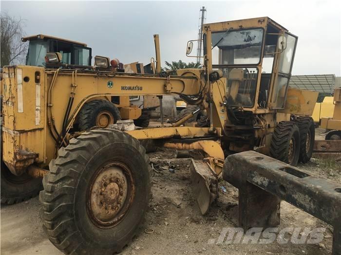 Komatsu GD 511 Грейдеры