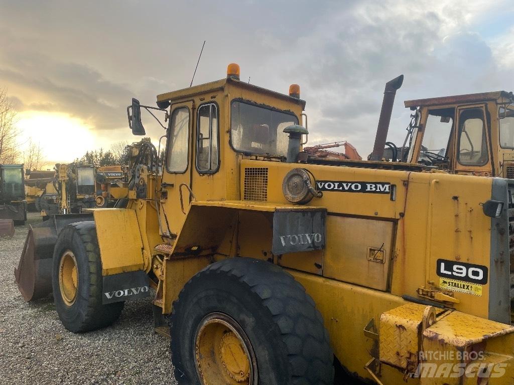 Volvo L90 Фронтальные погрузчики