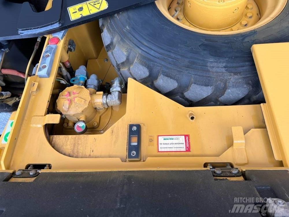 CAT AP 300D Асфальтоукладчики